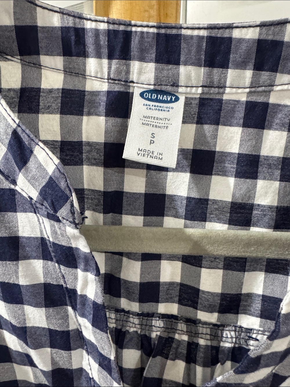 Old Navy Navy & White Gingham Maternity Top - Picture 2 of 3